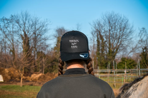 Berretto con Visiera e Scritta