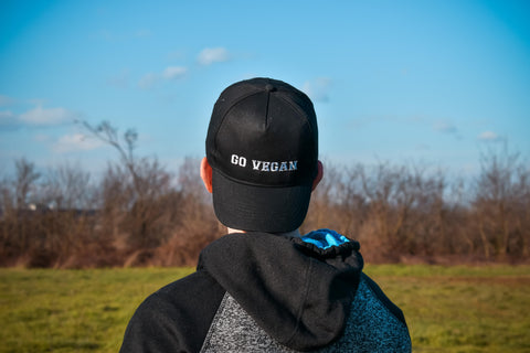 Berretto con Visiera e Scritta